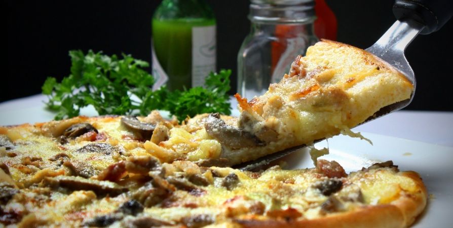 Пицца с секретным соусом: новый уровень вкуса Пицца с секретным соусом: новый уровень вкуса