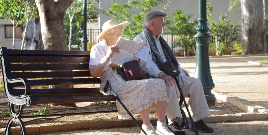 Как выйти на пенсию, если не хватает трудового стажа и пенсионных баллов? Как выйти на пенсию, если не хватает трудового стажа и пенсионных баллов?