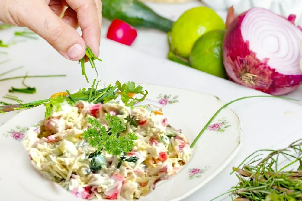 Салат «Дружба»: как приготовить бюджетное блюдо с ресторанным вкусом Салат «Дружба»: как приготовить бюджетное блюдо с ресторанным вкусом