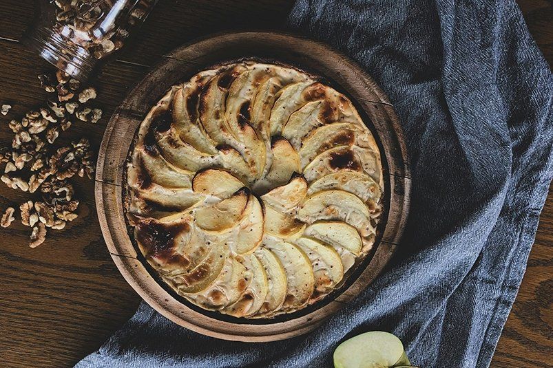 Шарлотка без муки: быстрый пирог из хлеба и яблок, который удивит всех Шарлотка без муки: быстрый пирог из хлеба и яблок, который удивит всех