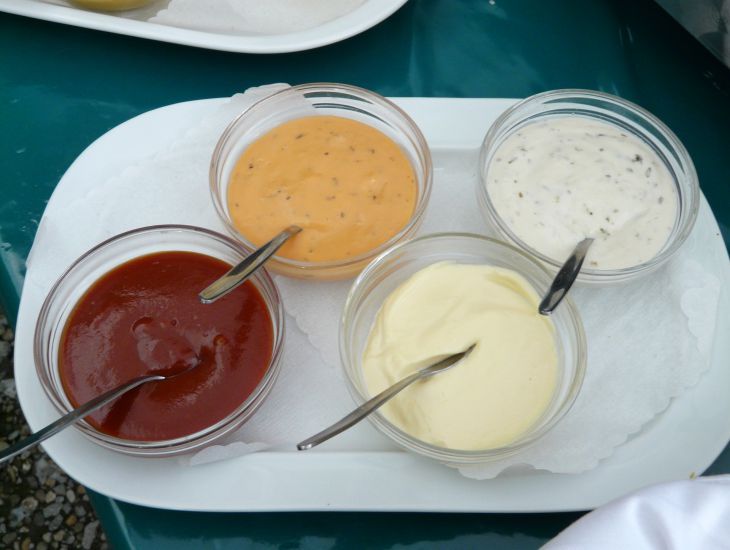 Альтернатива майонезу: три соуса, которые сделают ваши салаты вкуснее и полезнее Альтернатива майонезу: три соуса, которые сделают ваши салаты вкуснее и полезнее