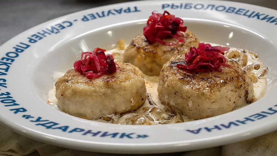 Котлеты из минтая и кальмаров: сочное блюдо с морским вкусом Котлеты из минтая и кальмаров: сочное блюдо с морским вкусом