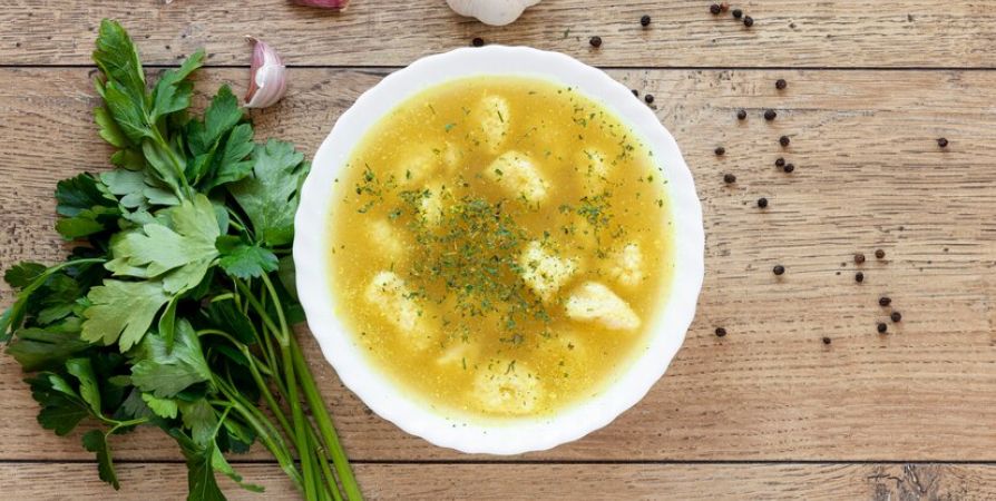Семейный суп с фрикадельками: сытно, вкусно и просто Семейный суп с фрикадельками: сытно, вкусно и просто