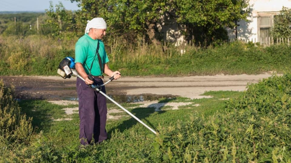 Как избежать обрыва лески при работе с триммером: простой и эффективный способ Как избежать обрыва лески при работе с триммером: простой и эффективный способ
