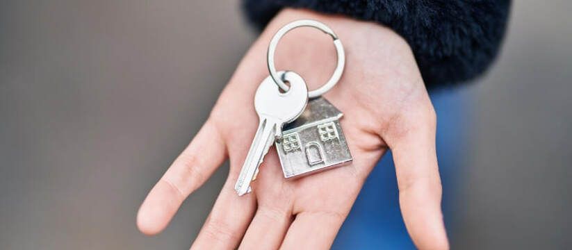 Как прокуратура спасла вдову и сына героя от потери жилья