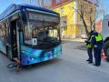 Троллейбус сбил юного велосипедиста в Мурманске: важные уроки безопасности на дороге