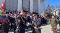 Романтика под звуки победного марша: полицейский сделал предложение на празднике