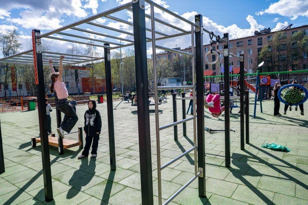 Ежедневная уборка детских и спортивных площадок в Мурманске Ежедневная уборка детских и спортивных площадок в Мурманске