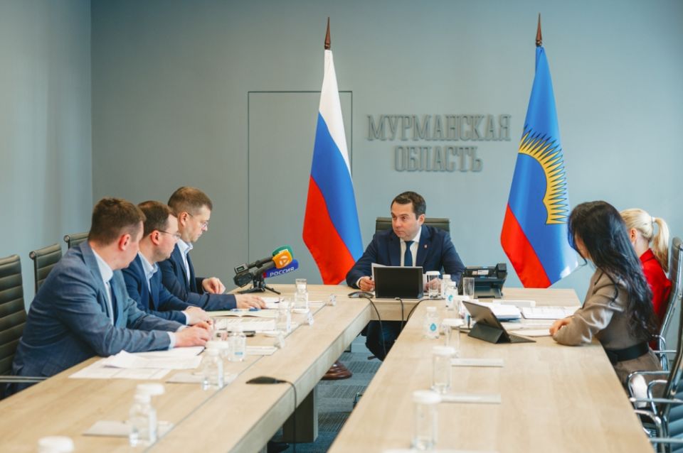 Подрядчики активно исправляют недостатки дорожного покрытия в Мурманске Подрядчики активно исправляют недостатки дорожного покрытия в Мурманске
