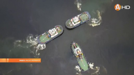 Необычное шоу морвокзала: буксиры танцуют вальс под музыку Чайковского