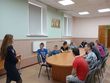 Дорога к безопасности: как инспекторы учили детей правилам дорожного движения