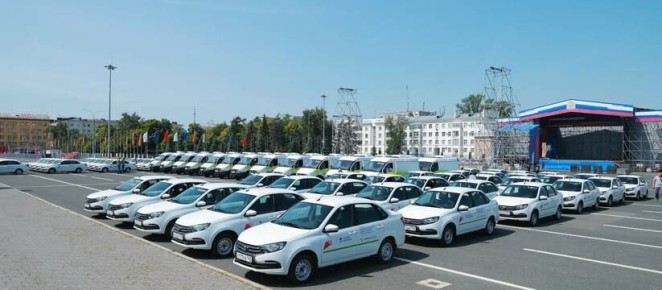 Губернатор Вячеслав Федорищев вручил ключи от новых автомобилей неотложной помощи