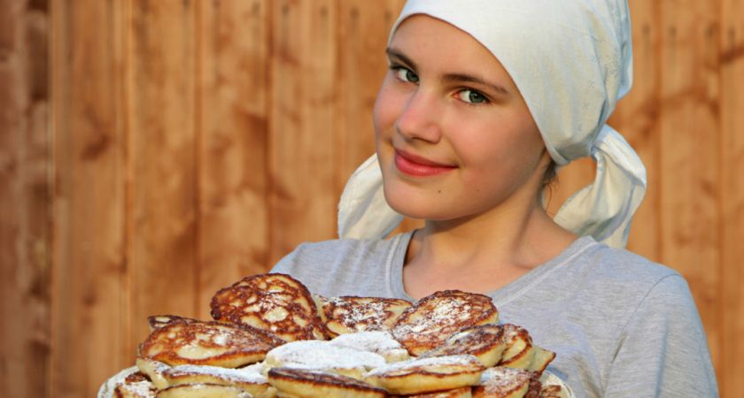 Ажурные блинчики на манке и кефире: идеальный завтрак за 15 минут