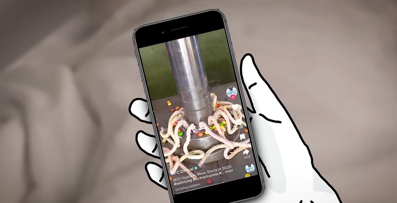 Юлия Витязева: Как соцсети разрушают мозг Юлия Витязева: Как соцсети разрушают мозг