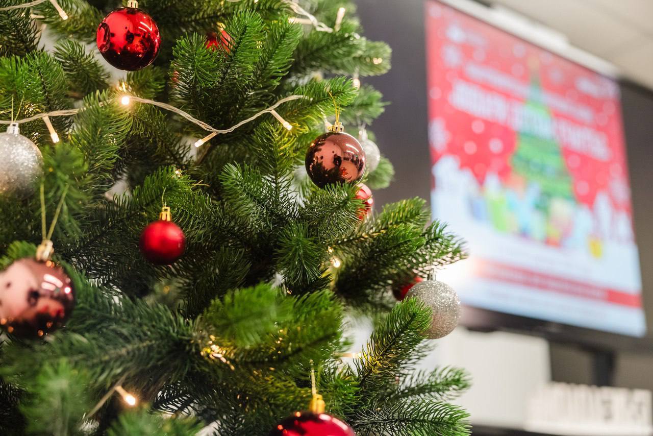 Иван Лебедев: Вместе с командой принял участие в благотворительной новогодней акции «Подари детям счастье», которую проводит городская сеть молодежных центров «Молодежь51» Иван Лебедев: Вместе с командой принял участие в благотворительной новогодней акции «Подари детям счастье», которую проводит городская сеть молодежных центров «Молодежь51»