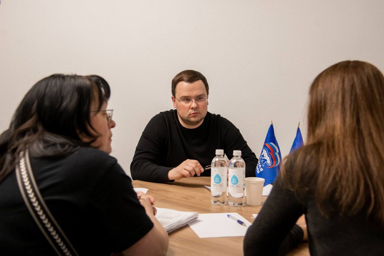 Иван Лебедев: Провел встречу с гражданами в региональной общественной приёмной Председателя Партии «Единая Россия» Дмитрия Анатольевича Медведева Иван Лебедев: Провел встречу с гражданами в региональной общественной приёмной Председателя Партии «Единая Россия» Дмитрия Анатольевича Медведева