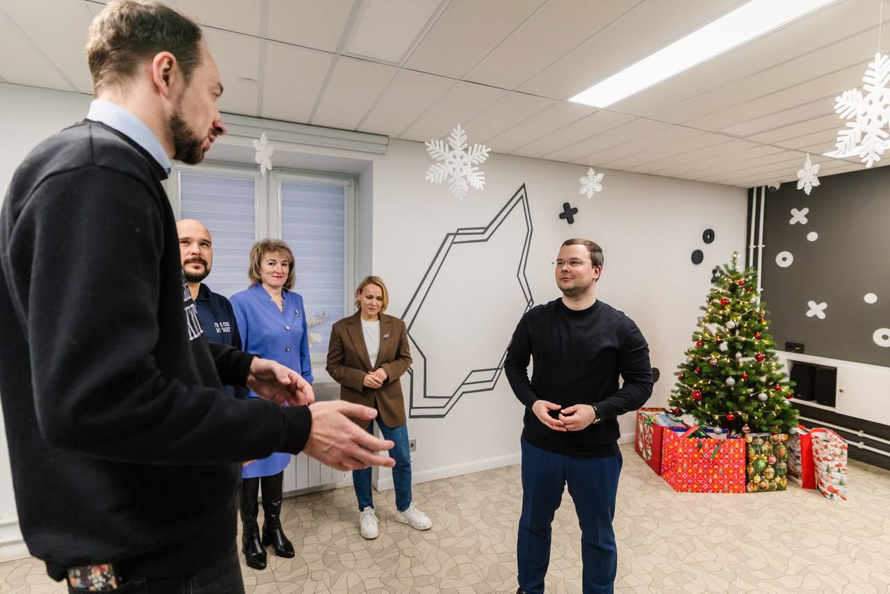 Иван Лебедев: Вместе с командой принял участие в благотворительной новогодней акции «Подари детям счастье», которую проводит городская сеть молодежных центров «Молодежь51» Иван Лебедев: Вместе с командой принял участие в благотворительной новогодней акции «Подари детям счастье», которую проводит городская сеть молодежных центров «Молодежь51»