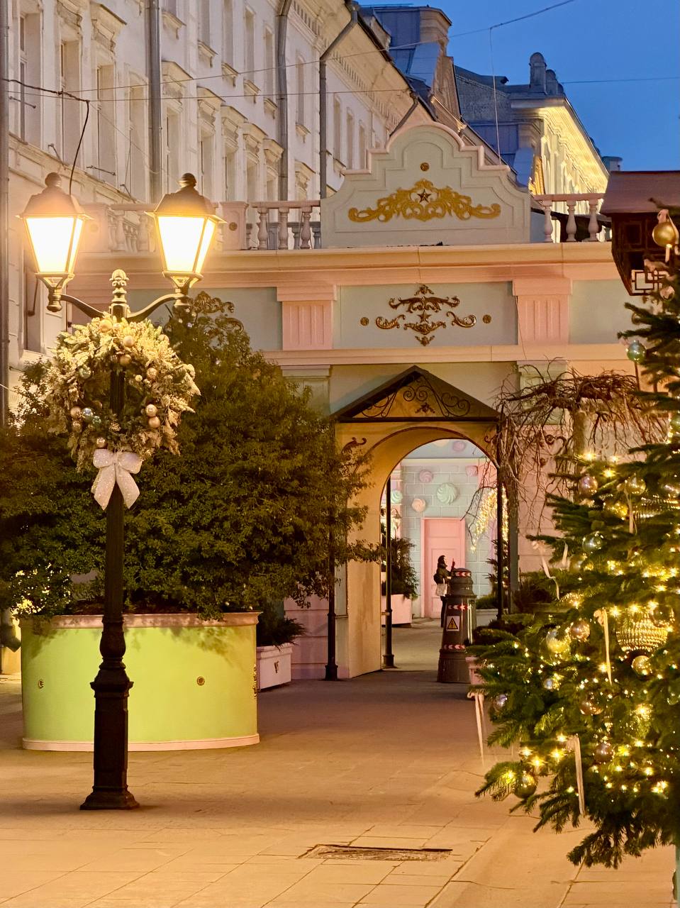 Столешников переулок и его зефирное новогоднее убранство Столешников переулок и его зефирное новогоднее убранство