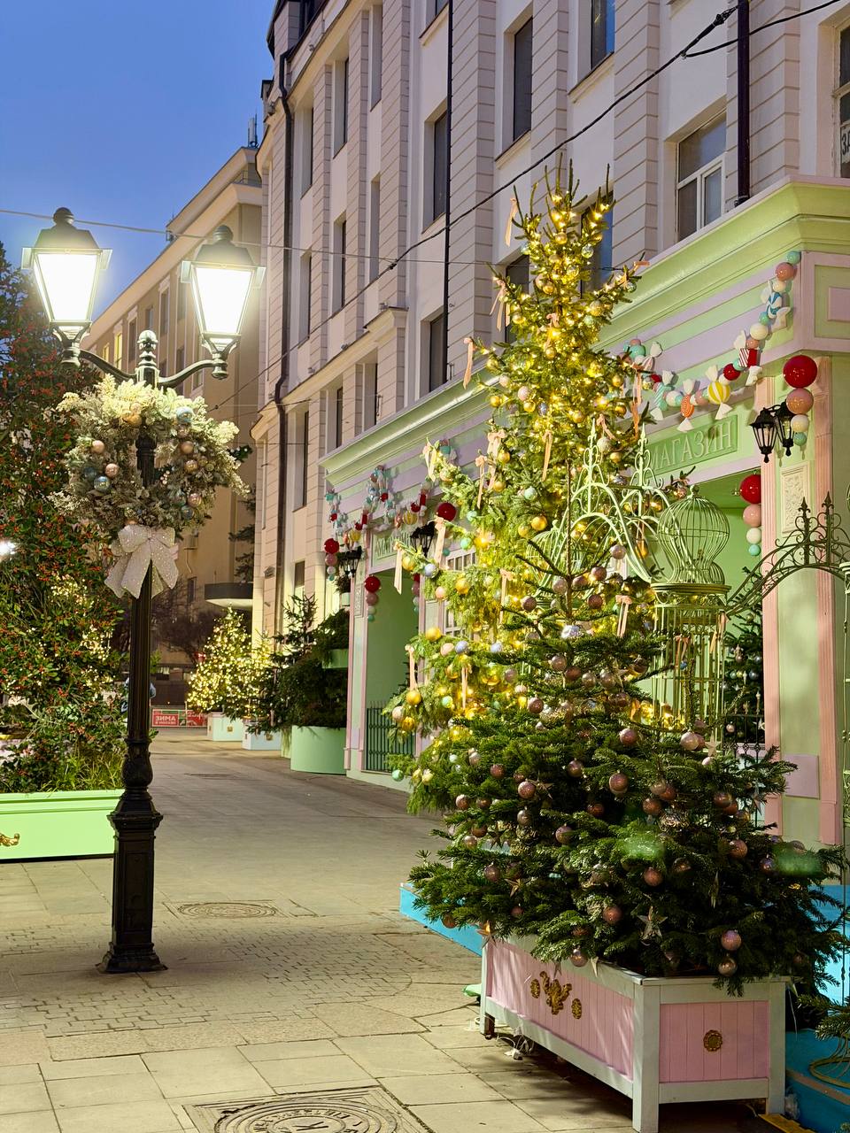 Столешников переулок и его зефирное новогоднее убранство Столешников переулок и его зефирное новогоднее убранство