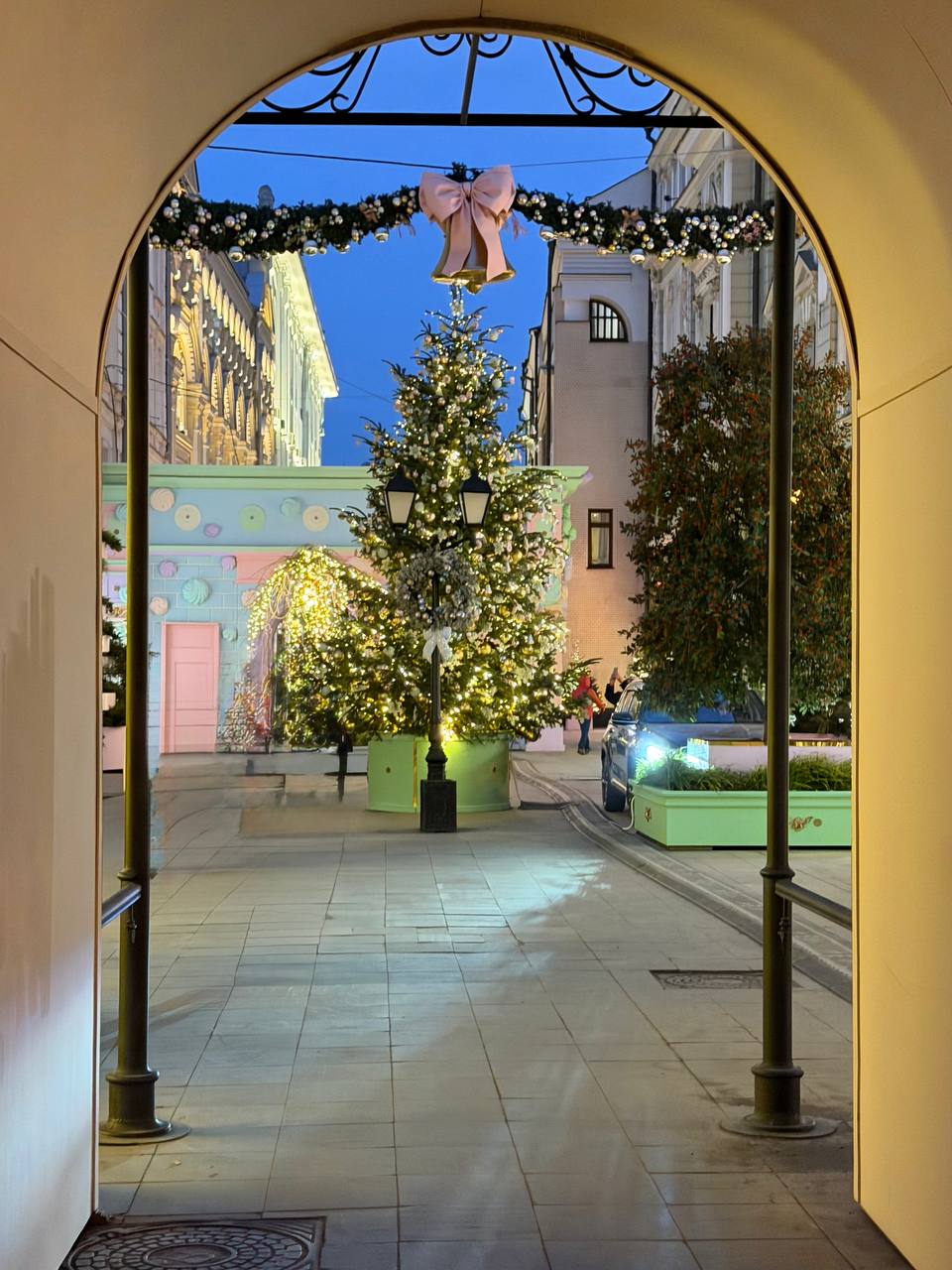 Столешников переулок и его зефирное новогоднее убранство Столешников переулок и его зефирное новогоднее убранство