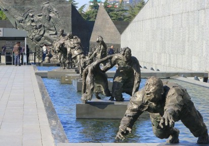 13 äåêàáðÿ â Êèòàå îòìå÷àåòñÿ äåíü ïàìÿòè æåðòâ ìàññîâîé ðåçíè â Íàíêèíå