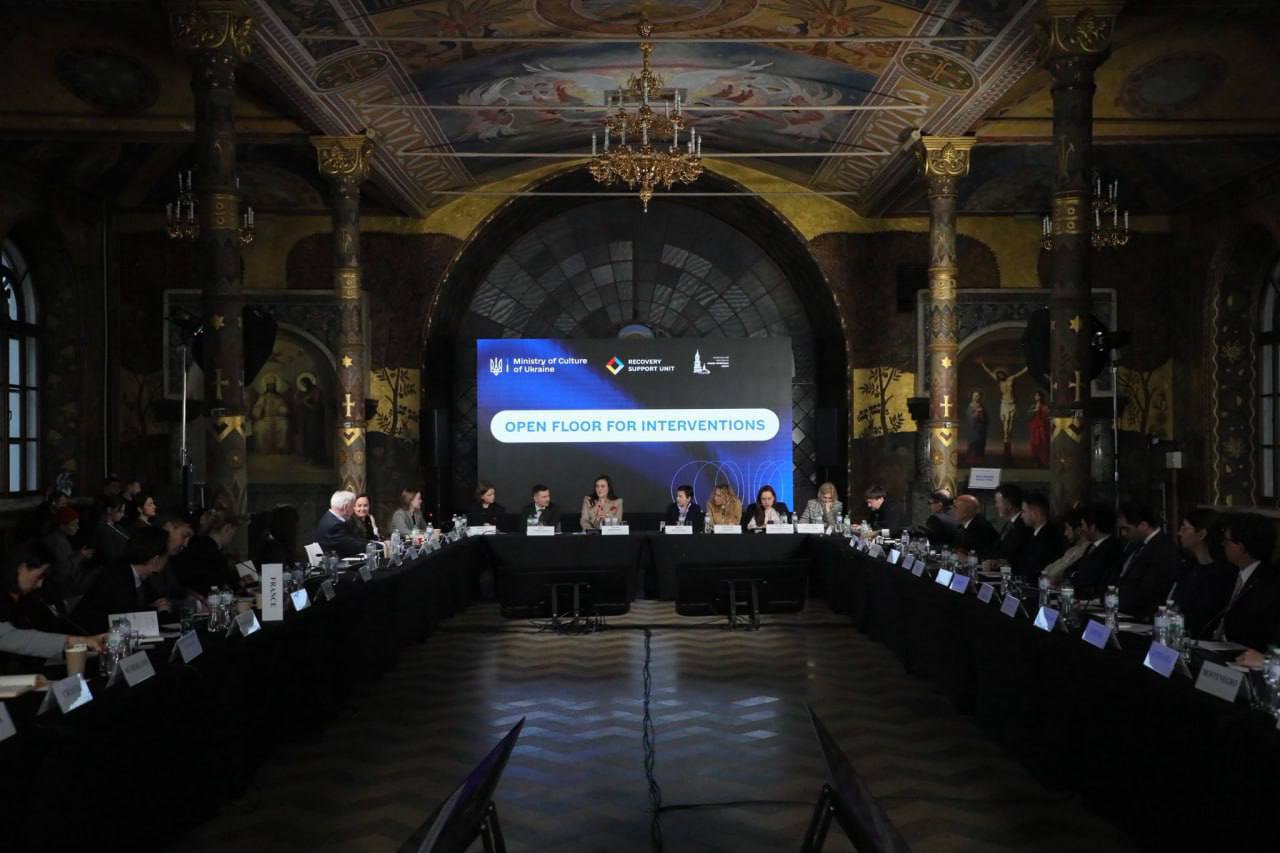 Сергей Карнаухов: На этот раз в Трапезном храме Киево-Печерской лавры Минкульт организовал «встречу с международными партнерами»