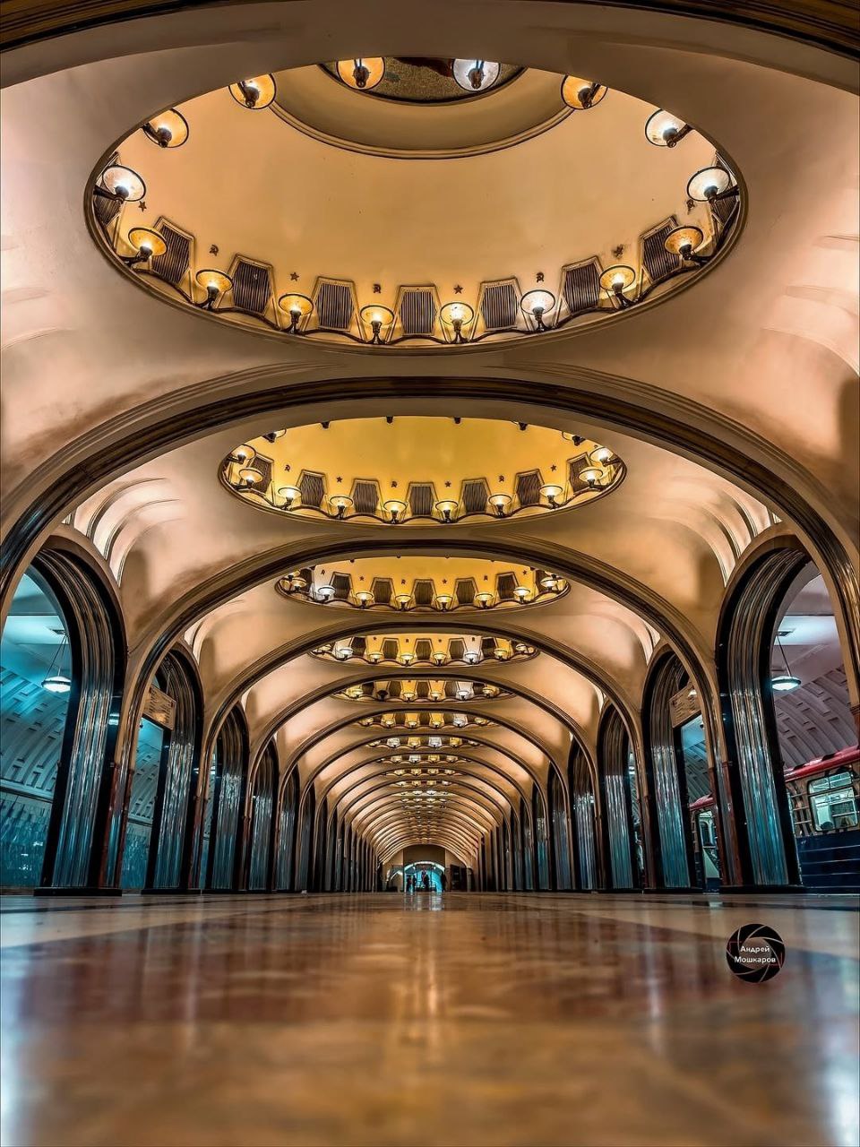 Станция метро «Маяковская» Станция метро «Маяковская»