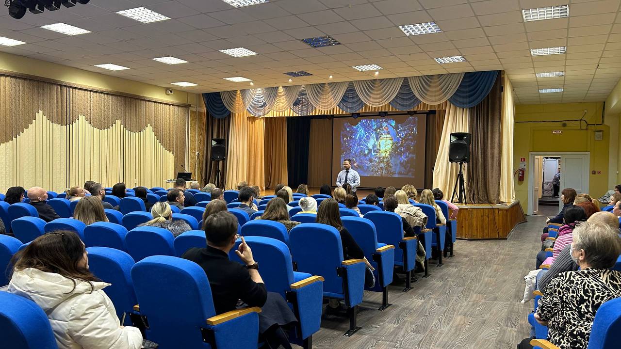 Иван Лебедев: Пригласил сегодня вечером на встречу родителей учащихся гимназии №7. Они были обеспокоены тем, как выстраивается учебный процесс и организована хозяйственная деятельность учреждения Иван Лебедев: Пригласил сегодня вечером на встречу родителей учащихся гимназии №7. Они были обеспокоены тем, как выстраивается учебный процесс и организована хозяйственная деятельность учреждения