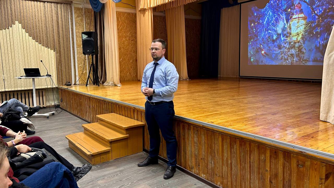 Иван Лебедев: Пригласил сегодня вечером на встречу родителей учащихся гимназии №7. Они были обеспокоены тем, как выстраивается учебный процесс и организована хозяйственная деятельность учреждения