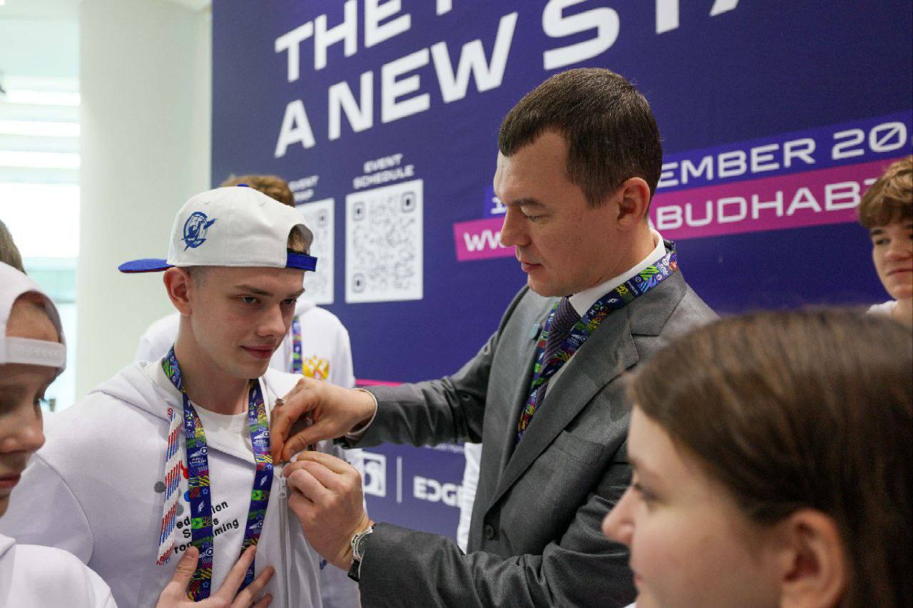 Михаил Дегтярёв: На площадке «Игр будущего» в Абу-Даби вместе с вице-премьером Татьяной Голиковой пообщался с нашими ребятами - победителями Кубка технологических видов спорта, который прошел в ноябре в Москве Михаил Дегтярёв: На площадке «Игр будущего» в Абу-Даби вместе с вице-премьером Татьяной Голиковой пообщался с нашими ребятами - победителями Кубка технологических видов спорта, который прошел в ноябре в Москве