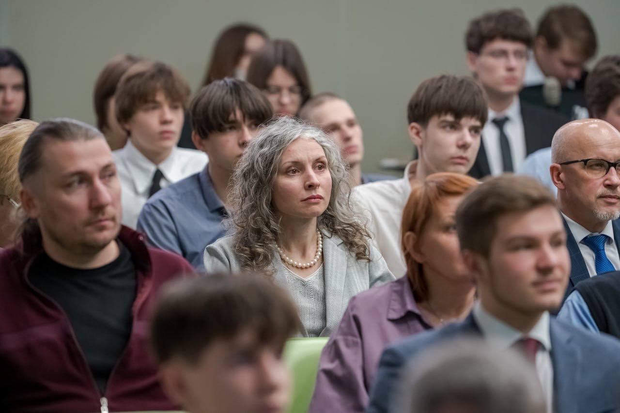 Иван Лебедев: В школе № 36 (ул. Комсомольская, 13) в торжественной обстановке состоялось вручение грантов компании «НОВАТЭК» талантливым ребятам и их наставникам по итогам 2024-25 учебного года Иван Лебедев: В школе № 36 (ул. Комсомольская, 13) в торжественной обстановке состоялось вручение грантов компании «НОВАТЭК» талантливым ребятам и их наставникам по итогам 2024-25 учебного года