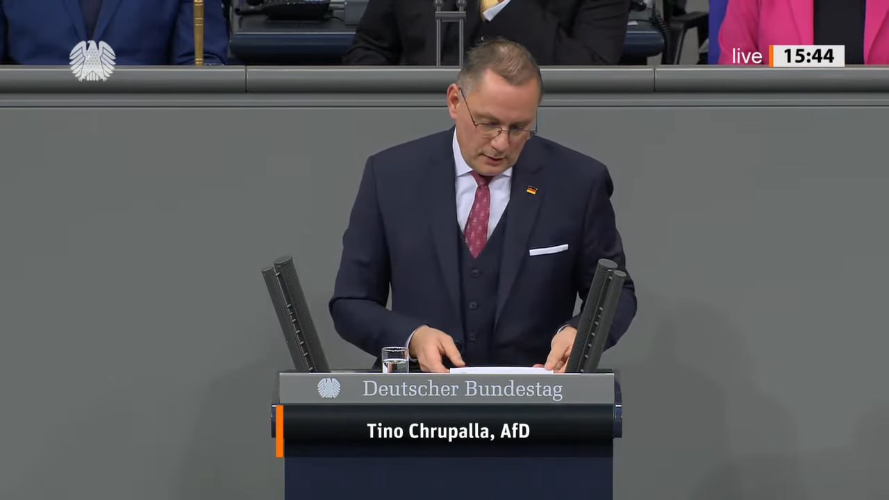 «Я уже много лет назад говорил, что Украина не сможет выиграть эту войну. Каковы были политические последствия? Мерц обременяет немецких налогоплательщиков долгами в размере €70 млрд за поставки оружия. И опять же, мы до сих...