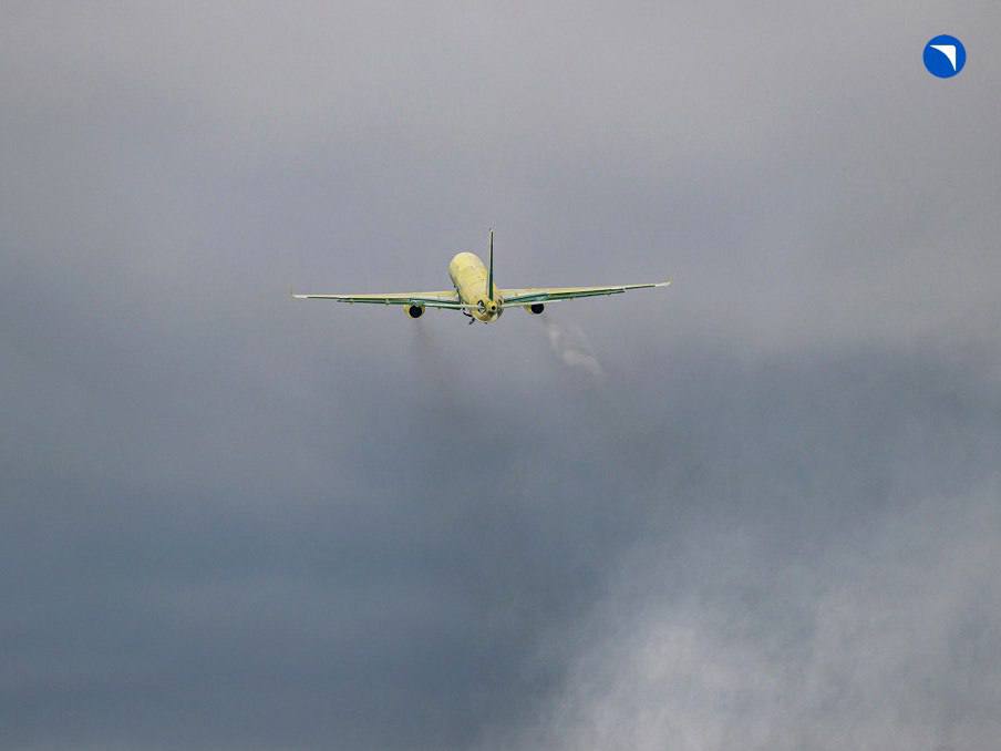 Новый Ту-214 в небе. Больше красивых фотографий в канун Нового года Недавно впервые взлетел Ту-214 новой постройки, пока в заводском грунте Новый Ту-214 в небе. Больше красивых фотографий в канун Нового года Недавно впервые взлетел Ту-214 новой постройки, пока в заводском грунте