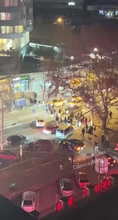 Жители Одессы продолжают перекрывать улицы из-за масштабного блэкаута