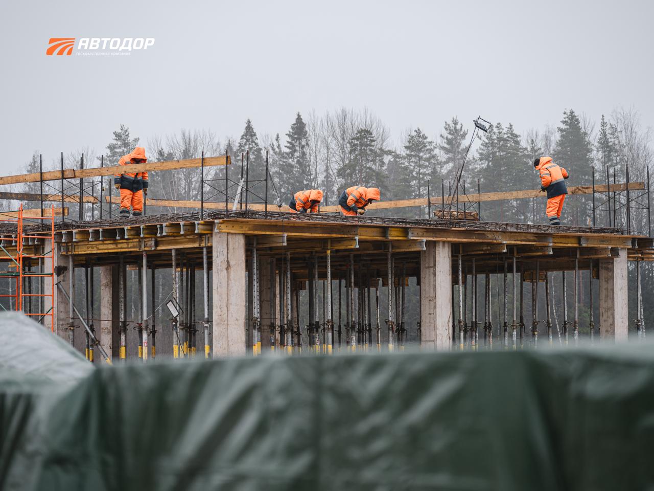 При строительстве транспортной развязки на 593 км М-11 «Нева» выполнено 70% земляных работ При строительстве транспортной развязки на 593 км М-11 «Нева» выполнено 70% земляных работ