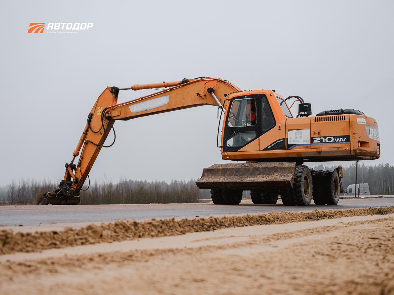 При строительстве транспортной развязки на 593 км М-11 «Нева» выполнено 70% земляных работ При строительстве транспортной развязки на 593 км М-11 «Нева» выполнено 70% земляных работ