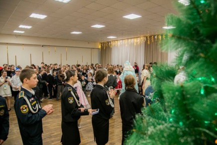 Иван Лебедев: Вчера в Мурманске официально стартовала зимняя сказка для наших детей — ёлки главы города