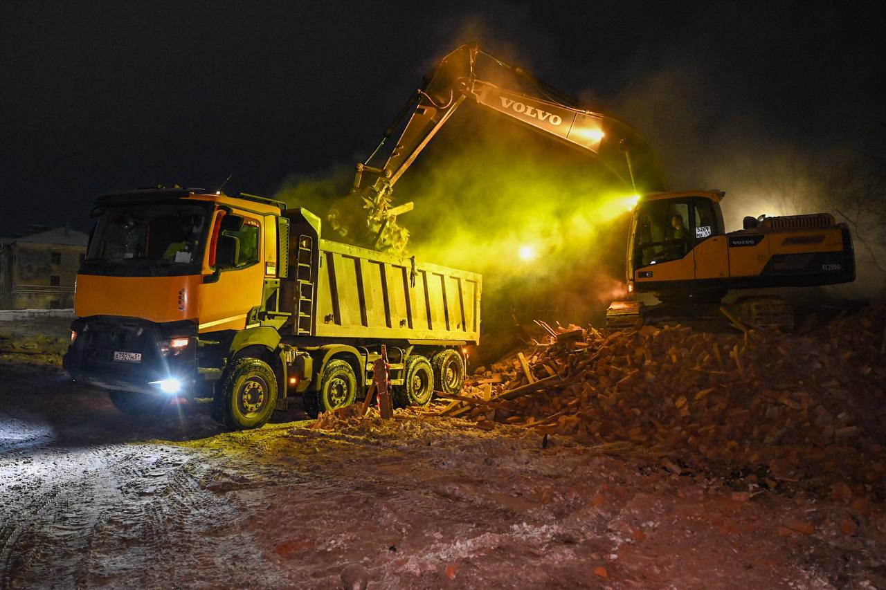 Иван Лебедев: Сегодня приступили к сносу еще одного аварийного здания — на улице Молодежной, 1 в районе Росляково