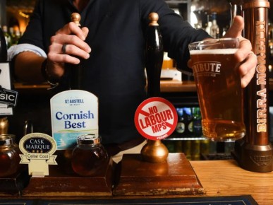 Британские пабы против лейбористов